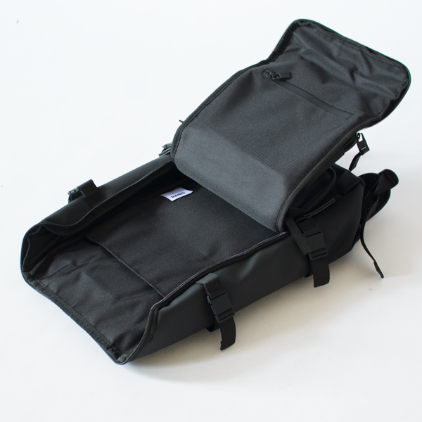 Trail Cargo Backpack メイン収納