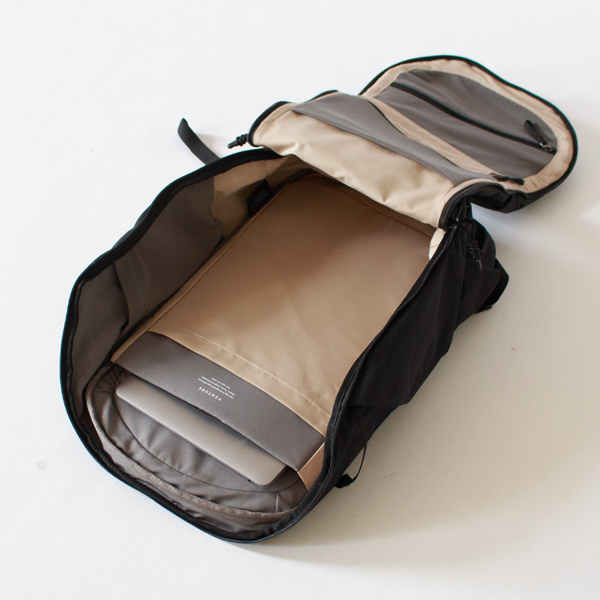 Venture Ready Pack 26L メイン収納