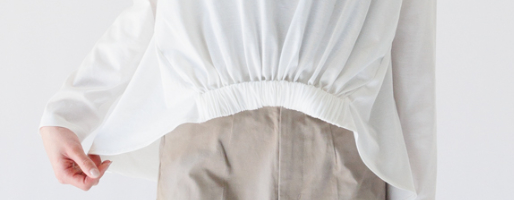 裾ギャザーで、すっきり決まる。コットン天竺プルオーバー。