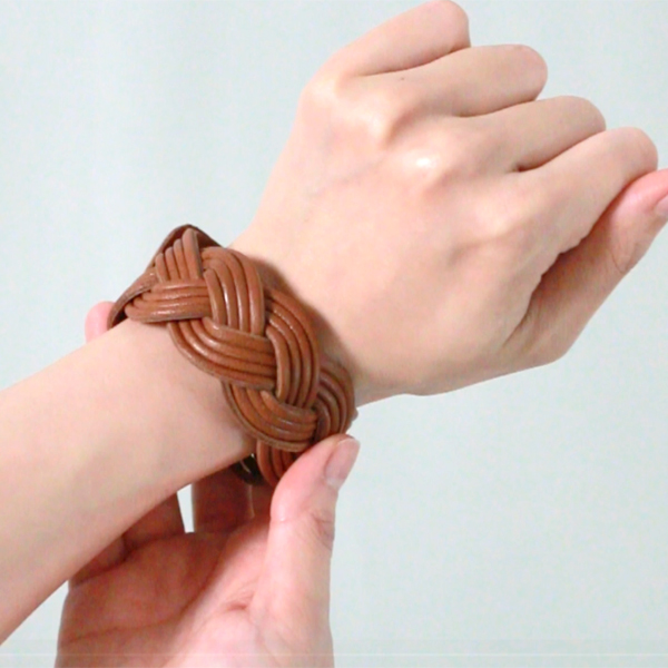 手首に巻いて完成