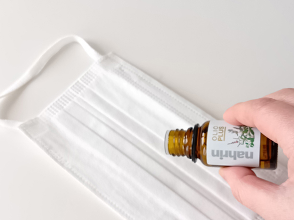 マスクに香りを添えるイメージ