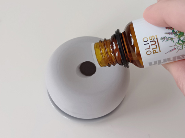 ディフューザーで香りを広げるイメージ