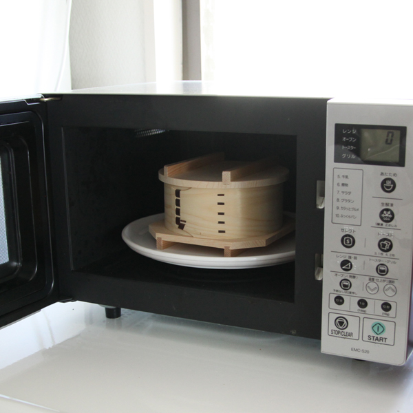 電子レンジで温める様子