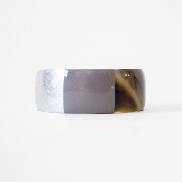SILVER AND CREAM COFFEE