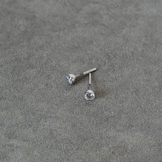 キャッチレスピアス スワロフスキークリスタル／Baqless（バック