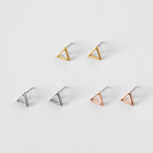 Catchless earrings triangle