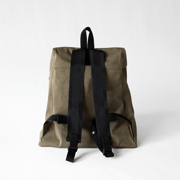 背中側(KHAKI)
