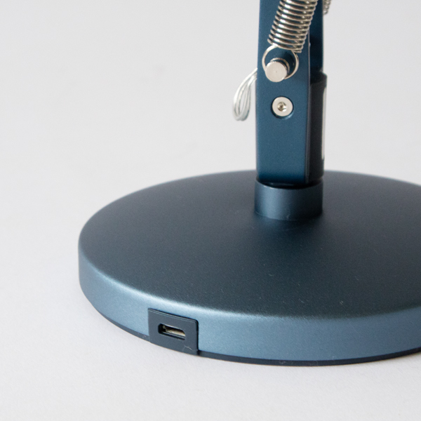 USBを繋げて使用します(STEEL BLUE)