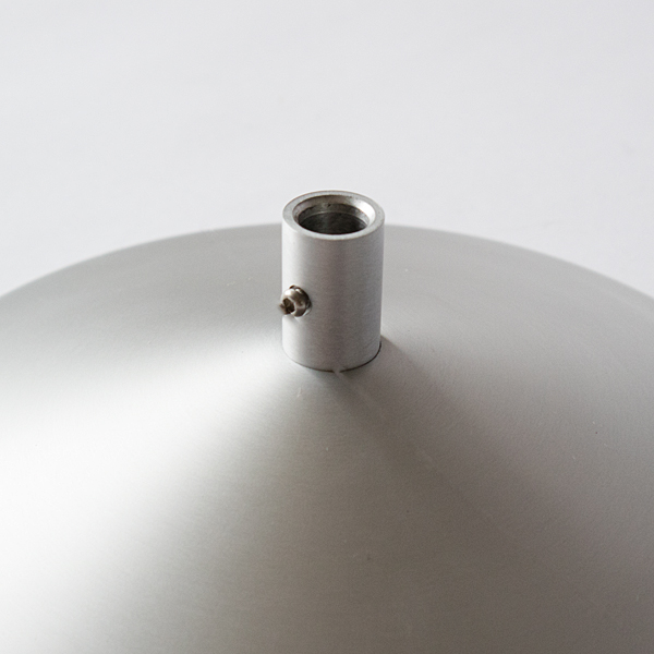 台につけられた抜け止め用ミニビス 台につけられた抜け止め用ミニビス