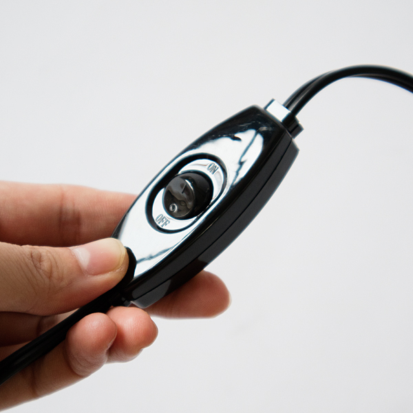 ON/OFFスイッチ(調光機能はありません) ON/OFFスイッチ(調光機能はありません)