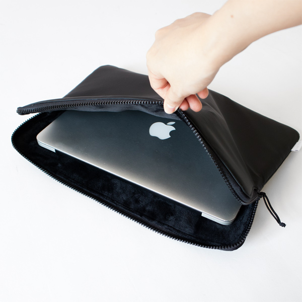 13inchのPCを入れた様子 13inchのPCを入れた様子