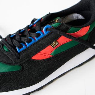 ちょっとレトロな雰囲気も感じるWALSH スニーカー European BLK/GRN/REDは、ブラック、グリーン、レッドの組み合わせ ちょっとレトロな雰囲気も感じるWALSH スニーカー European BLK/GRN/REDは、ブラック、グリーン、レッドの組み合わせ