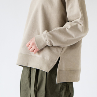 後ろの着丈は長めです(BEIGE) 後ろの着丈は長めです(BEIGE)