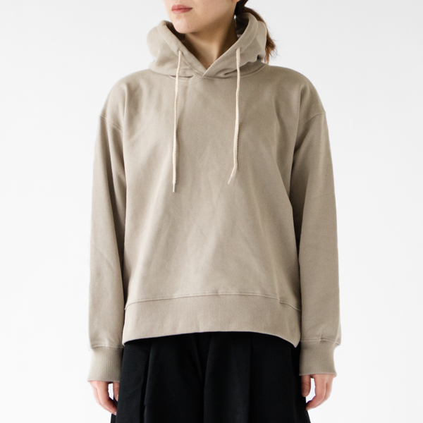 BEIGE（モデル身長：162cm）
