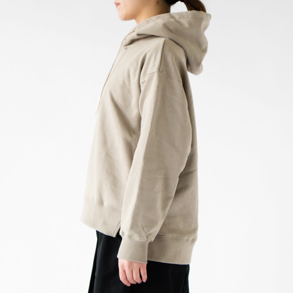 BEIGE（モデル身長：162cm）