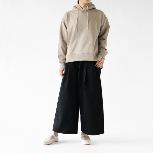 BEIGE（モデル身長：162cm）