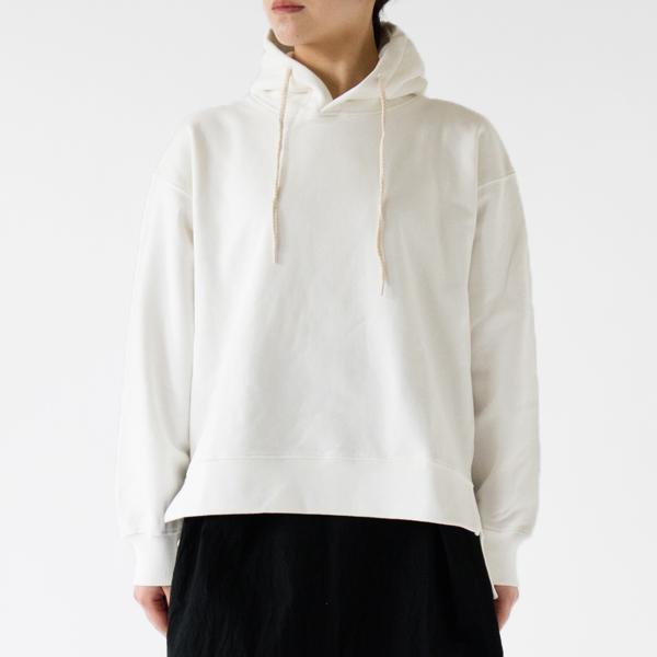 OFF WHITE（モデル身長：162cm）
