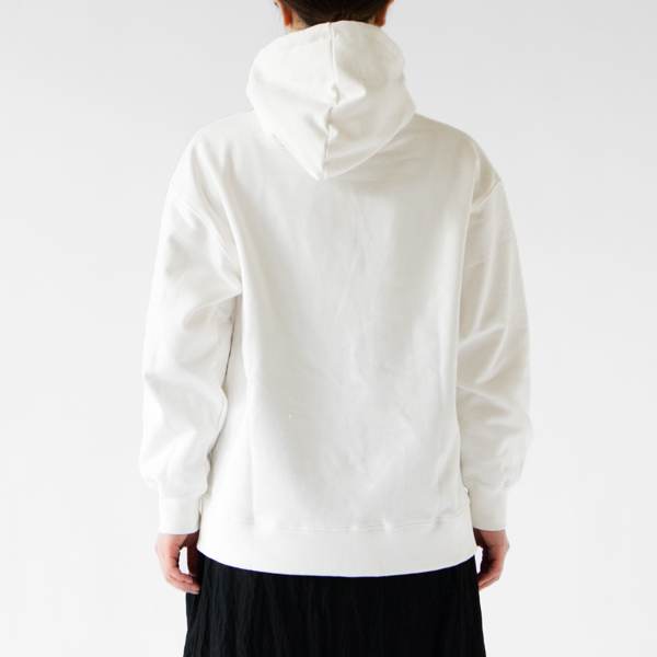 OFF WHITE（モデル身長：162cm）