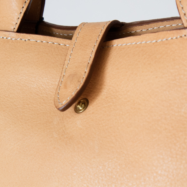 ボタンで留められます ボタンで留められます