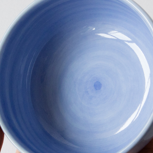 一つ一つ手仕事で色付けられており、温かみが感じられる器です 一つ一つ手仕事で色付けられており、温かみが感じられる器です
