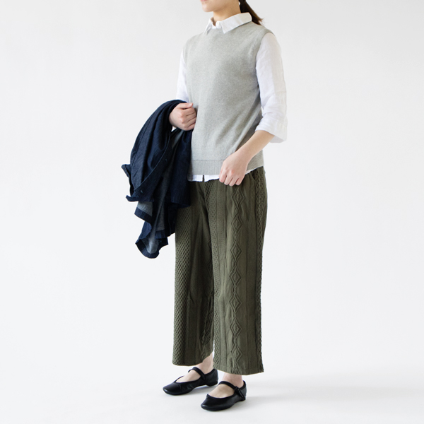 KHAKI（モデル身長：162cm）