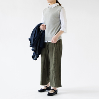 KHAKI（モデル身長：162cm）