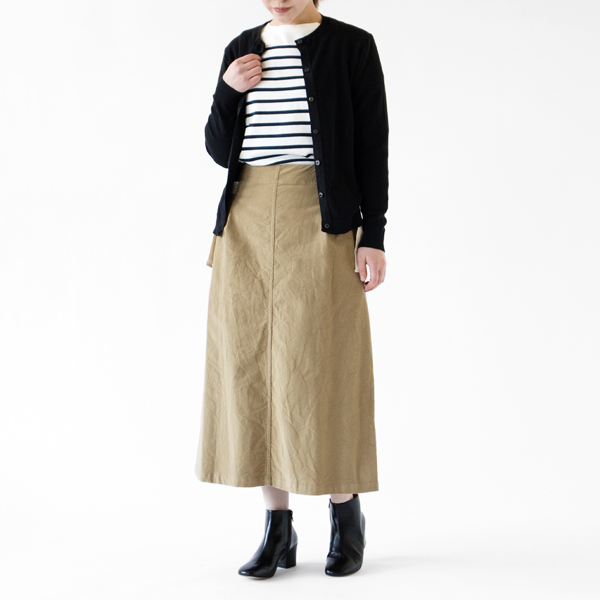 BEIGE(モデル身長162cm サイズ38着用)