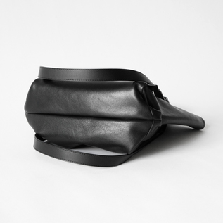 レザースモールトート loop handle BLACK／PATRICK STEPHAN