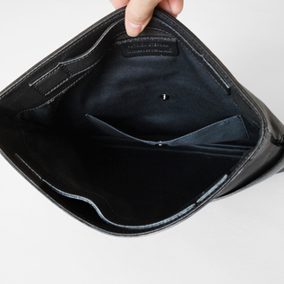 3way レザーポシェト enveloppe BLACK／PATRICK STEPHAN