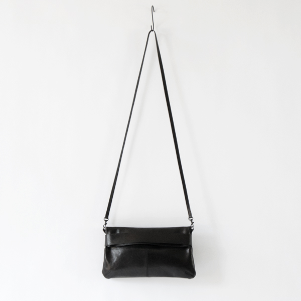 3way レザーポシェト enveloppe BLACK