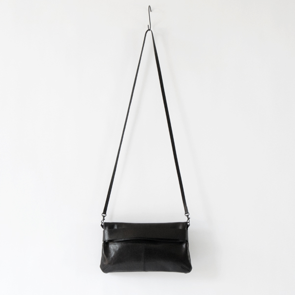 3way レザーポシェト enveloppe BLACK