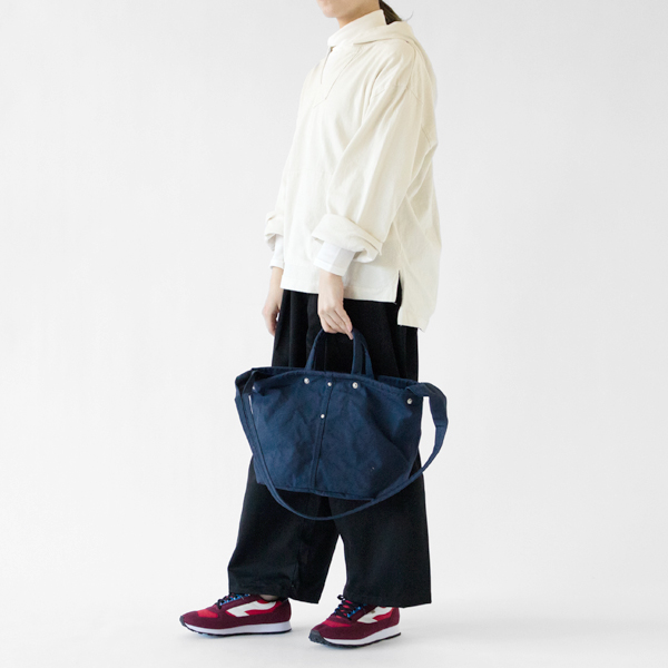 NAVY BLUE（モデル身長：162cm）
