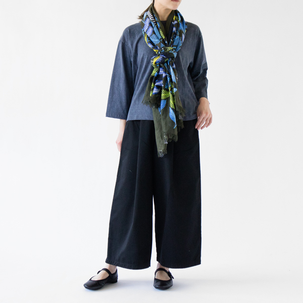 着用イメージ(KHAKI、モデル162cm)
