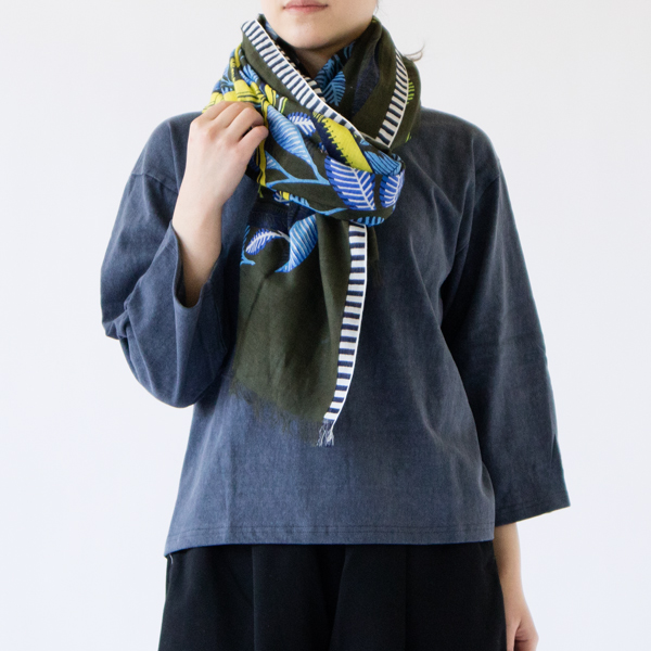 着用イメージ(KHAKI、モデル162cm)