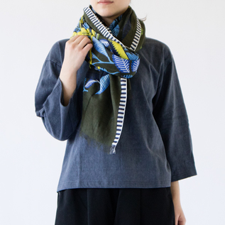 着用イメージ(KHAKI、モデル162cm)