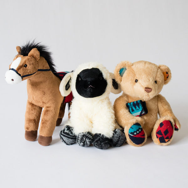 左:MRTON HORSE、中央:FANNIE LAMB、右:CLARANCE BEAR 左:MRTON HORSE、中央:FANNIE LAMB、右:CLARANCE BEAR