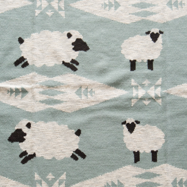 ひつじとPENDLETONらしい幾何学模様の組み合わせ（SHEEP DREAMS）