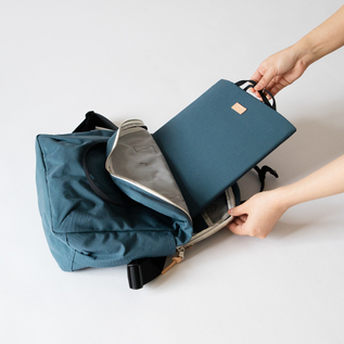同じBLUE-GREYシリーズのSLEEVE CASEも入ります。 同じBLUE-GREYシリーズのSLEEVE CASEも入ります。