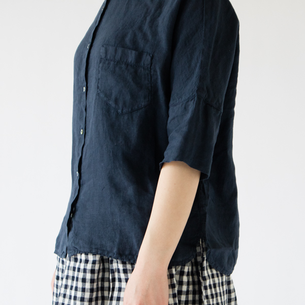 ボトムスを選ばない丈感(BLUE NAVY)