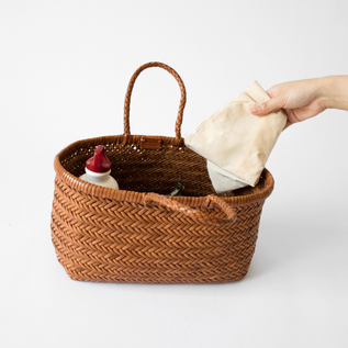 小さくたためるので、持ち運びにも便利。 小さくたためるので、持ち運びにも便利。