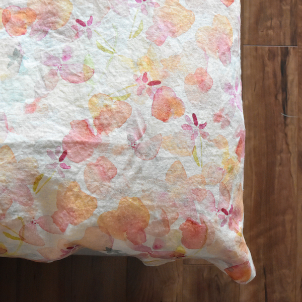 ベッドカバー、ソファカバーとしても(FLORAL)