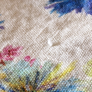 リネンのネップ(FLOWER ON WHITE) リネンのネップ(FLOWER ON WHITE)