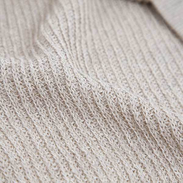 上質なベルギーリネンと和紙をかけ合わせた生地は、さらりとした肌触り