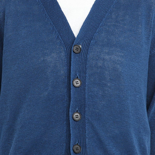 椰子の実の種を原料にした、天然素材のナットボタン