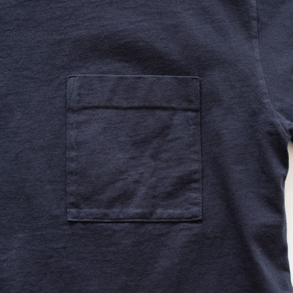 左胸は大きめのスクエアポケット(NAVY) 左胸は大きめのスクエアポケット(NAVY)