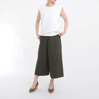 WHITE(モデル身長:163cm) WHITE(モデル身長:163cm)