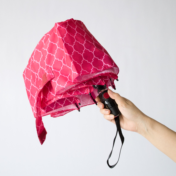 ワンタッチで開きます。 ワンタッチで開きます。