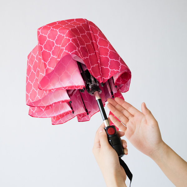 シャフトを手で押し戻すのを途中で止め手を離しても、不意に飛び出すことのない安全構造 シャフトを手で押し戻すのを途中で止め手を離しても、不意に飛び出すことのない安全構造