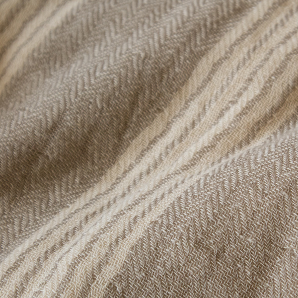 表生地は通気性と吸収性を持ち合わせたガーゼ(ベージュ) 表生地は通気性と吸収性を持ち合わせたガーゼ(ベージュ)