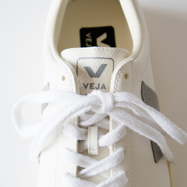 シュータンの上を短くし、スポンジを貼り合せることでより快適な履き心地に シュータンの上を短くし、スポンジを貼り合せることでより快適な履き心地に